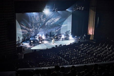 「坂本真綾LIVE 2022 “un_mute”」の様子。（写真提供：FlyingDog）