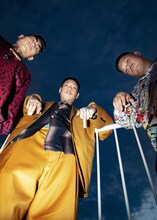 舐達麻がモデルを務める「Beats Flex『WACKO MARIA Leopard Limited Edition』」製品イメージ。