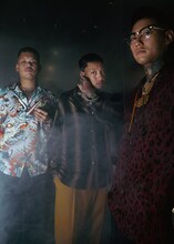 舐達麻がモデルを務める「Beats Flex『WACKO MARIA Leopard Limited Edition』」製品イメージ。