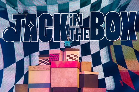 j-hopeのステージの様子。 (c)CJ ENM Co., Ltd, All Rights Reserved