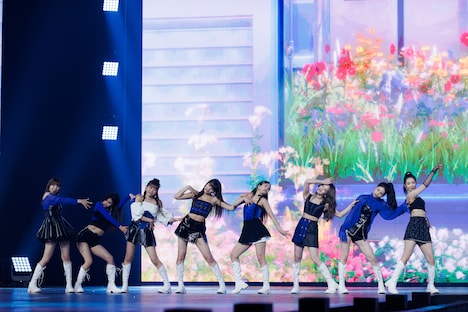 NiziU (c)CJ ENM Co., Ltd, All Rights Reserved