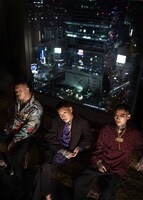 舐達麻がモデルを務める「Beats Flex『WACKO MARIA Leopard Limited Edition』」製品イメージ。