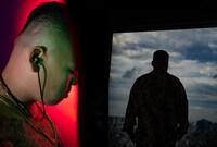 舐達麻がモデルを務める「Beats Flex『WACKO MARIA Leopard Limited Edition』」製品イメージ。