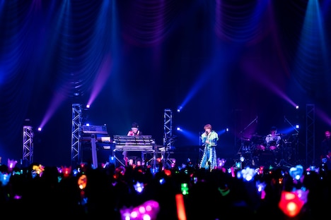 access 30周年アニバーサリーツアー「primitive heart」東京・立川公演の様子。（撮影：中村功）