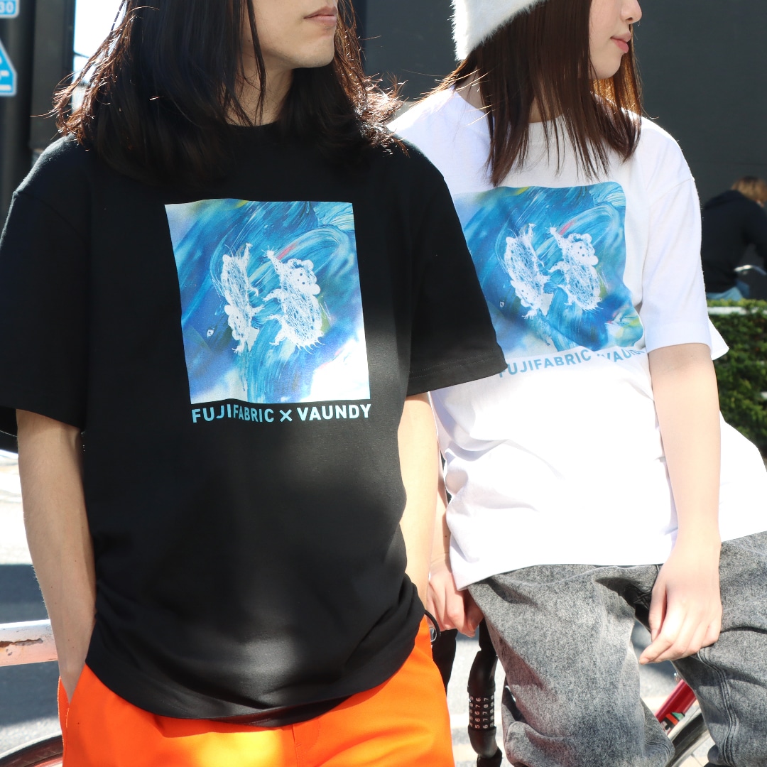 「ライブナタリー “フジファブリック × Vaundy”」オリジナルグッズのTシャツ。