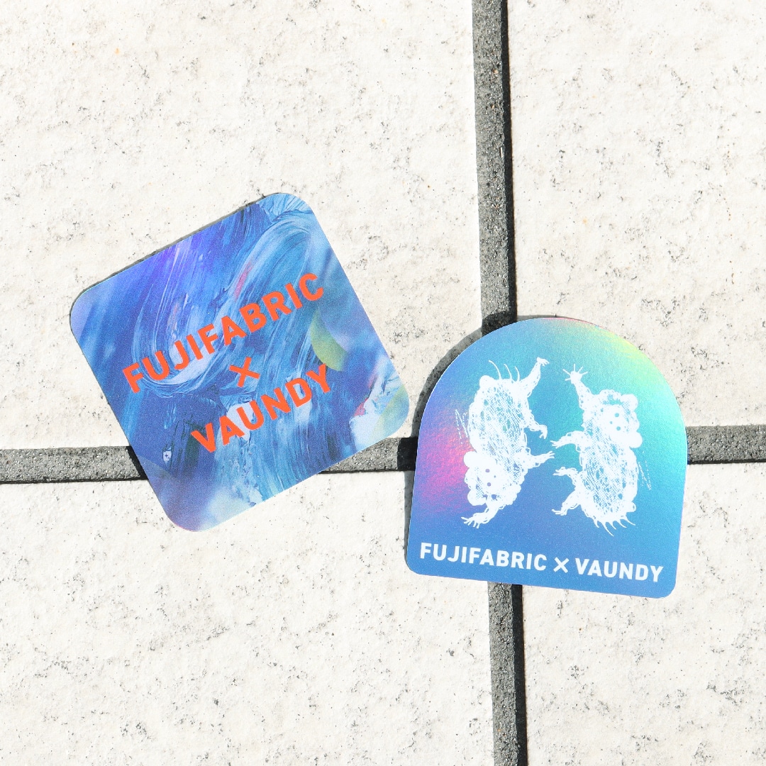 「ライブナタリー “フジファブリック × Vaundy”」オリジナルグッズのステッカー。