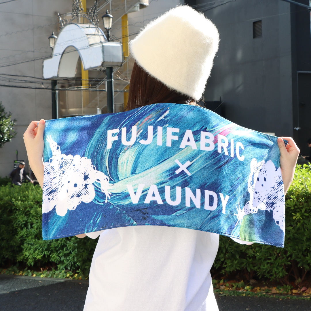 「ライブナタリー “フジファブリック × Vaundy”」オリジナルグッズのフェイスタオル。