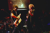 上倉紀行（Key）と坂田善也（G）（撮影：関口佳代）