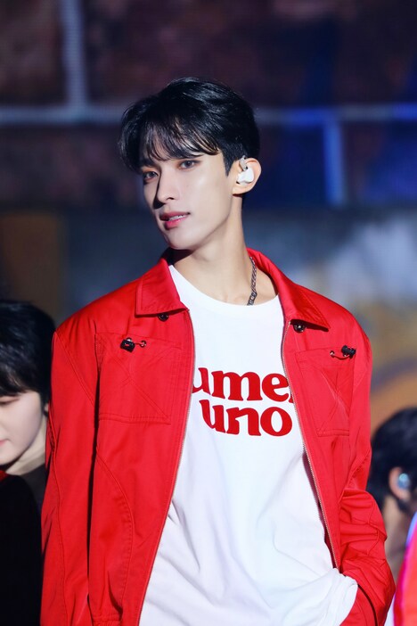 DK (P)&(C) PLEDIS Entertainment