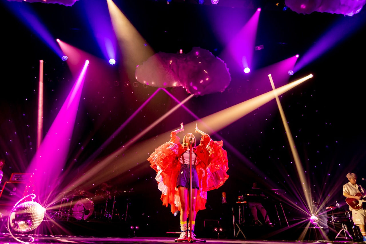 斉藤朱夏、“くもり空の向こう側”に見た最高の景色（ライブレポート