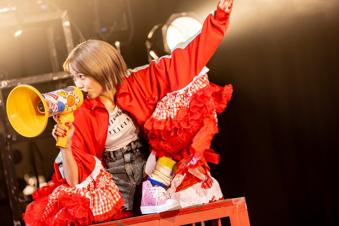 斉藤朱夏、“くもり空の向こう側”に見た最高の景色（ライブレポート