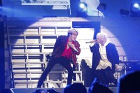 左からジェジュン、HYDE。