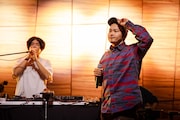 左からSTUTS、KMC。(撮影:曽我美芽)