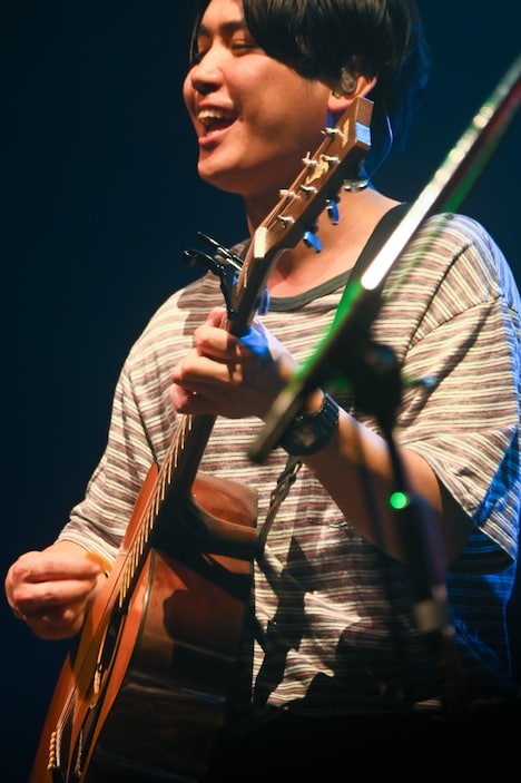 横山優也（Vo, G）（photo by Masanori Fujikawa）