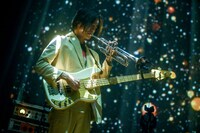 「雨のあと」でトランペットを吹く佐藤知己（B）。（photo by Masanori Fujikawa）