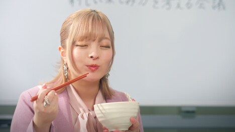 幸楽苑テレビCM「新メニュー会議」編より。