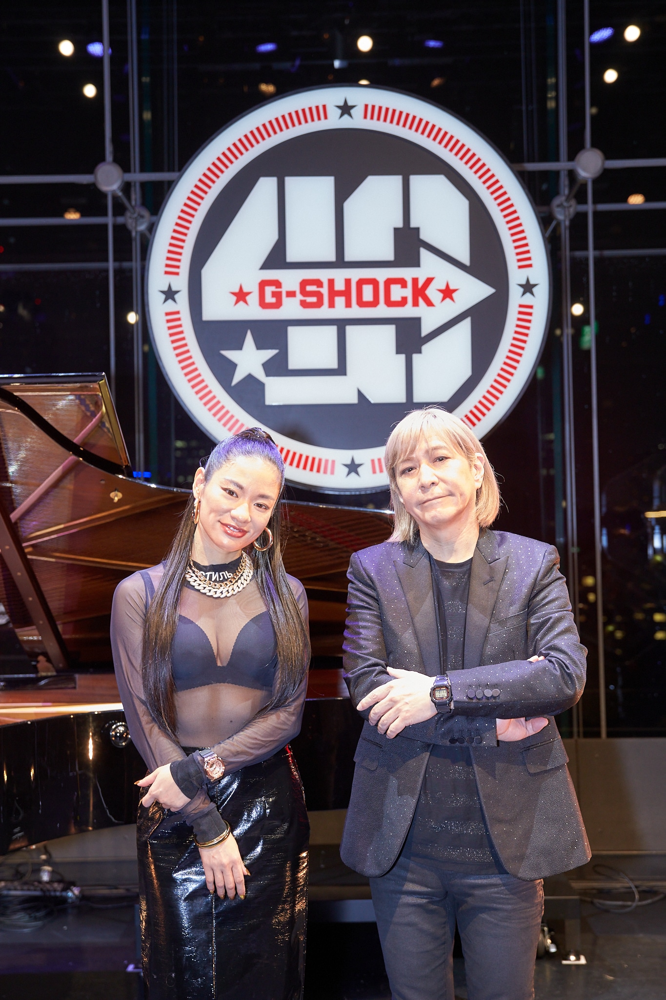 左からAwich、小室哲哉。