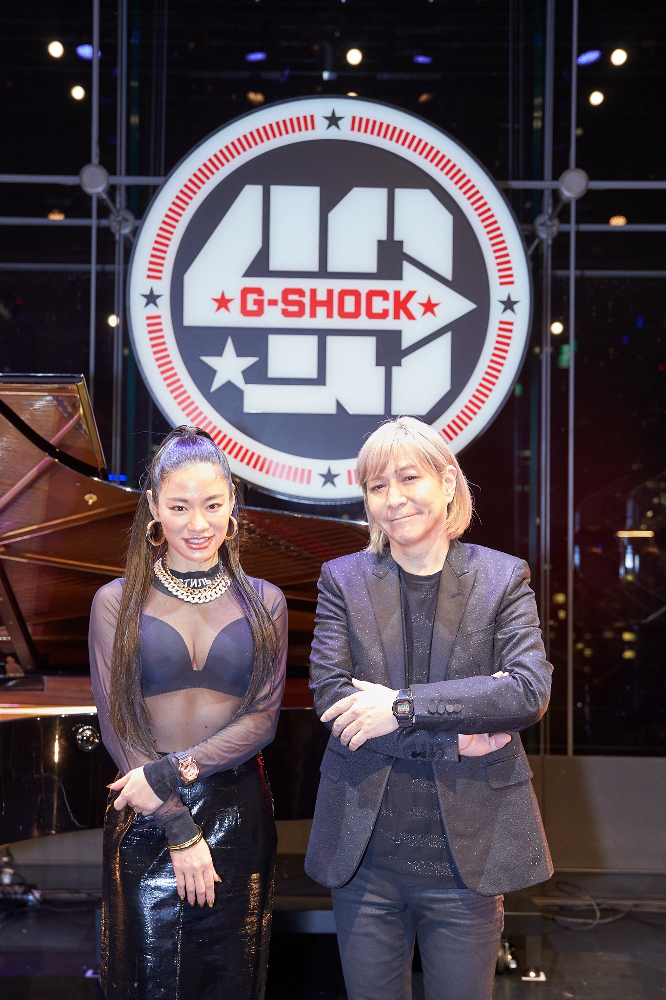 左からAwich、小室哲哉。