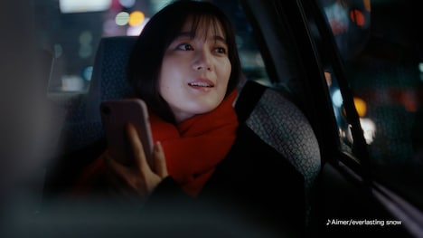 CM「LINEギフトでクリスマス2022」編より。