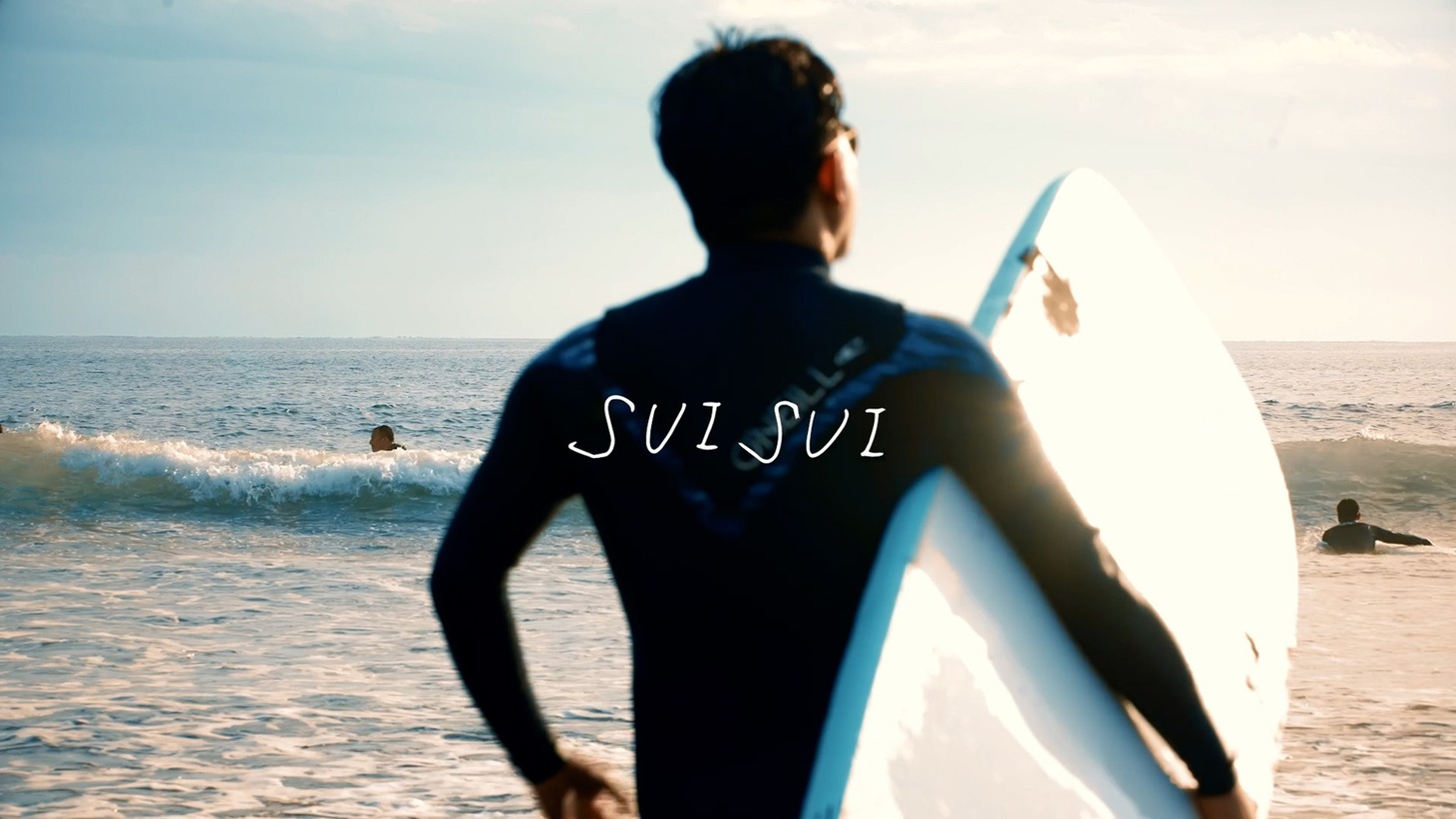 YONA YONA WEEKENDERS「SUI SUI」ミュージックビデオより。