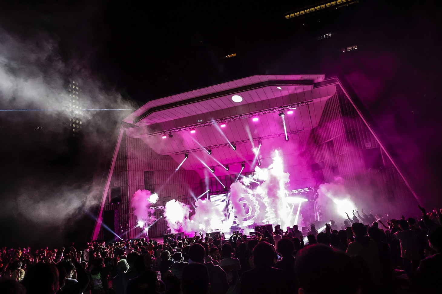 「Devil ANTHEM. 8th Anniversary ONE MAN LIVE 『でび野音祭2022』」の様子。（撮影：笹森健一）