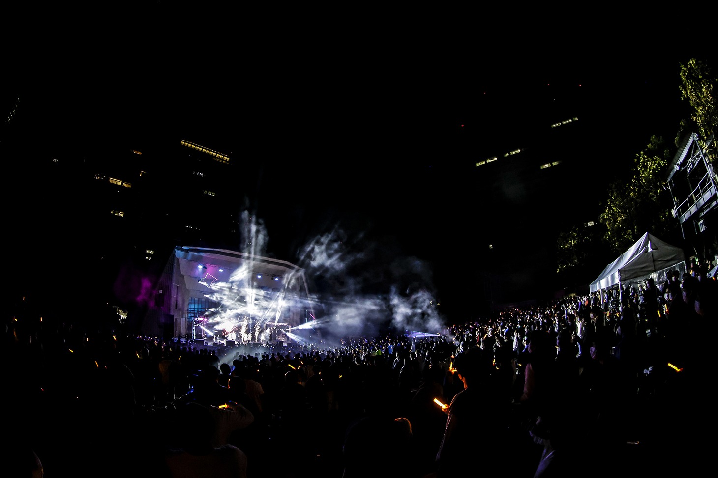 「Devil ANTHEM. 8th Anniversary ONE MAN LIVE 『でび野音祭2022』」の様子。（撮影：笹森健一）