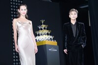 左から水原希子、岩田剛典（EXILE、三代目 J SOUL BROTHERS from EXILE TRIBE）。