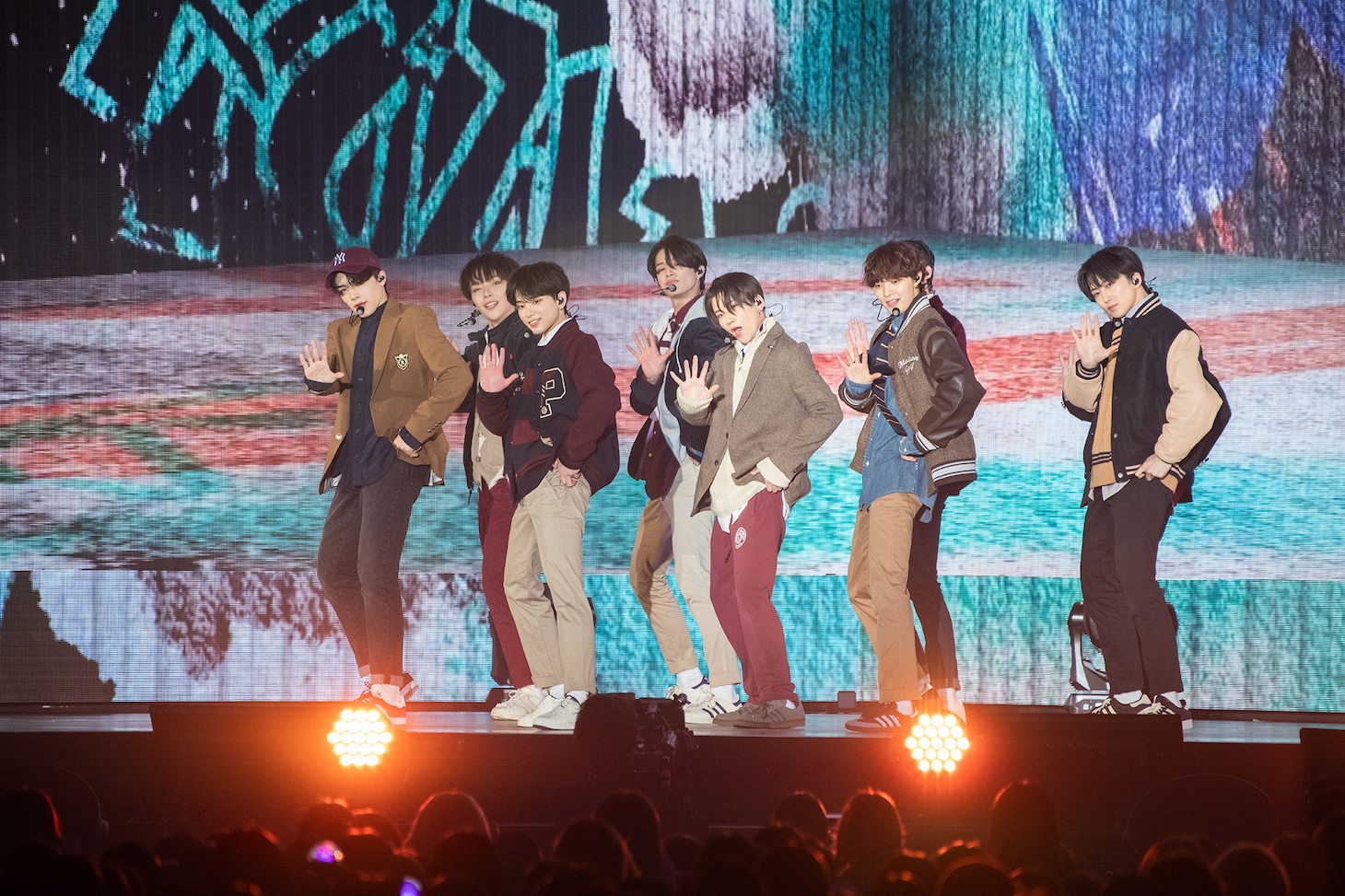 「&TEAM DEBUT SHOWCASE [First Howling : ME]」の様子。