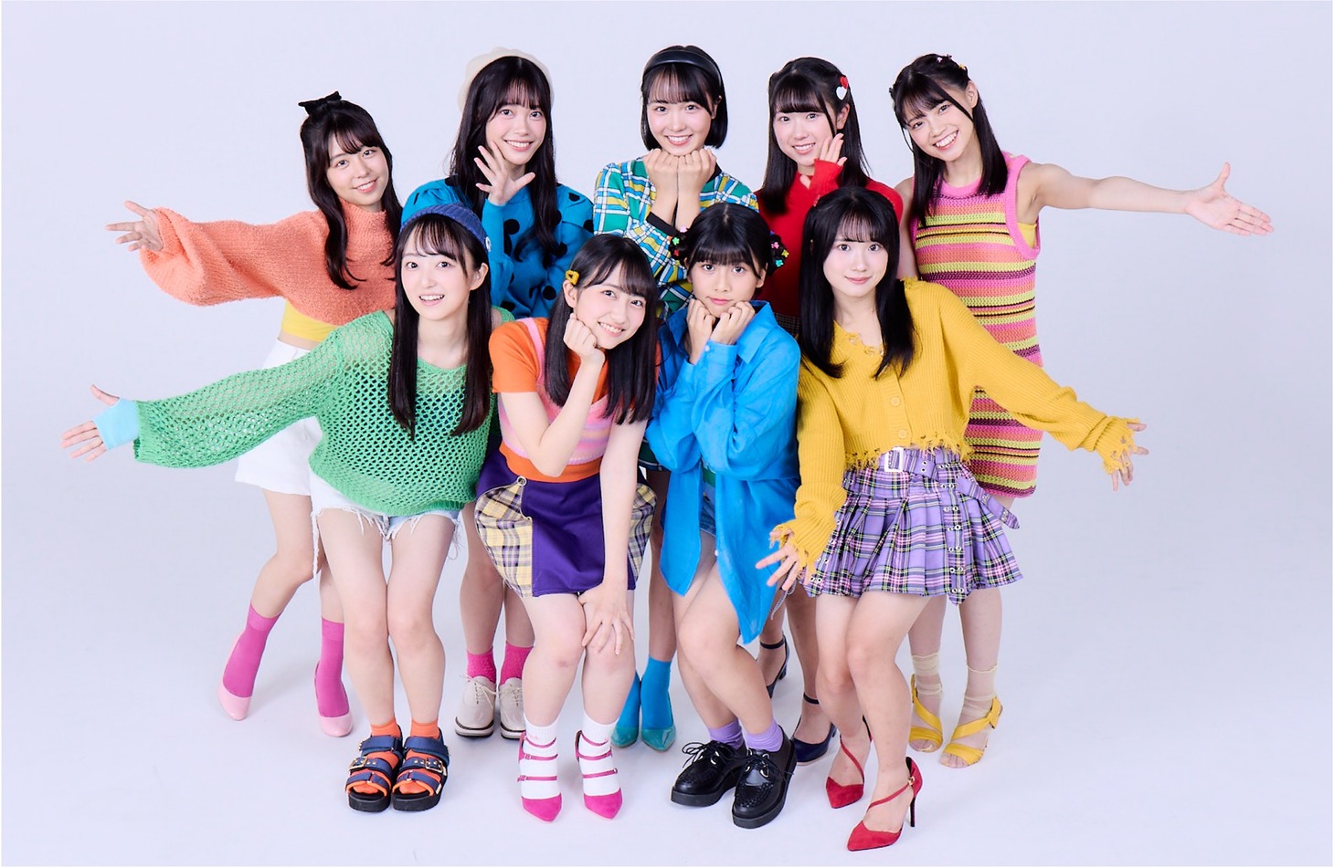 ラフ×ラフ。メンバー左上から時計回りに吉村萌南、齋藤有紗、夏目涼風、佐々木楓菜、高梨結、林未梨、藤崎未来、永松波留、日比野芽奈。