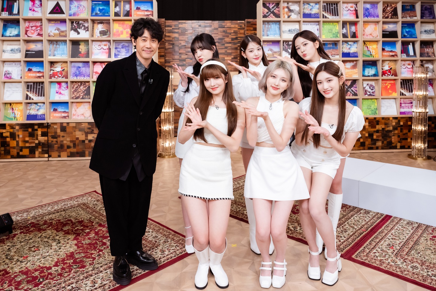 左から大泉洋、IVE。（写真提供：NHK）