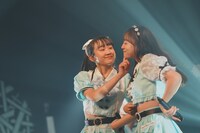 左から奥村梨穂、坂本理紗（ともにIIIIIIIDIOM）。（撮影：山戸優）