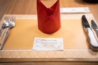 ロイヤルホストが用意したテーブルセッティング。