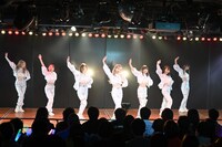 「AKB48劇場17周年特別記念公演」の様子。(c)AKB48