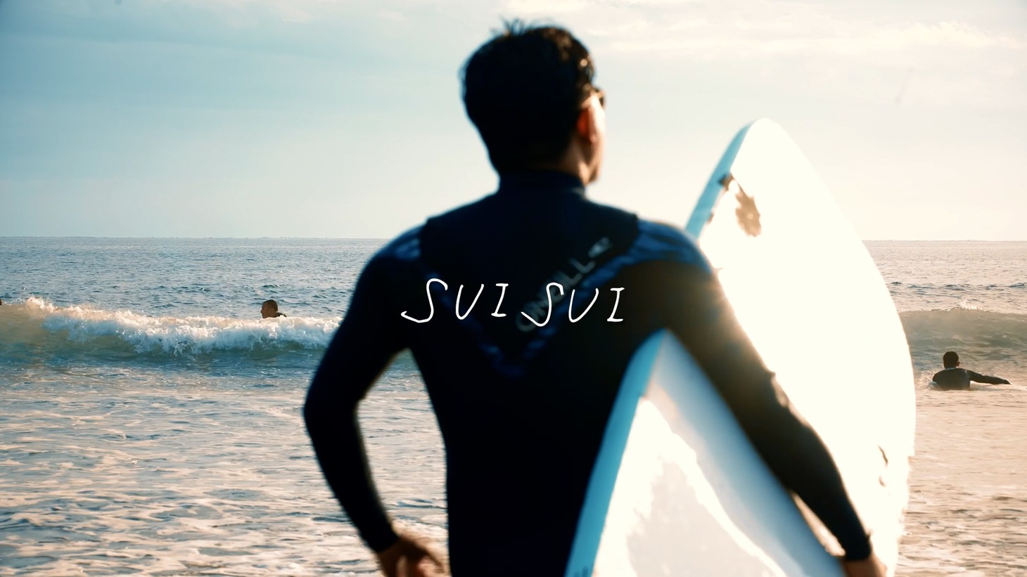 YONA YONA WEEKENDERS「SUI SUI」ミュージックビデオより。