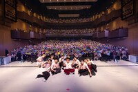 BUDDiiSとバディ。（撮影：笹森健一）