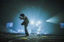 磯部寛之（B, Cho）（撮影：河本悠貴）