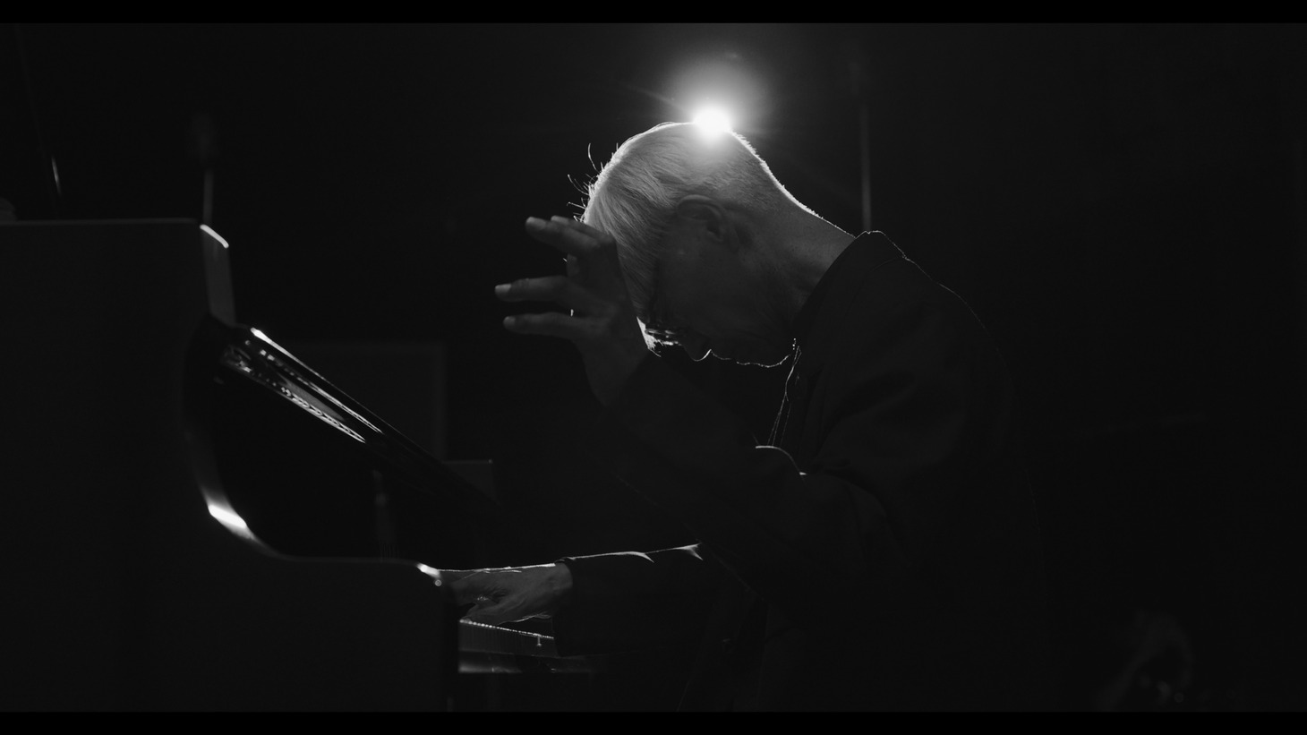 坂本龍一（『Ryuichi Sakamoto: Playing the Piano 2022』
(c)2022 KAB Inc.）