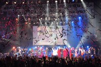 オールキャストによる「TELL ME」セッションの様子。（撮影：株式会社 LINKSOLU 大武ひろあき）