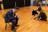 ガリガリ君を30分間で10個たいらげたWACK若月氏。