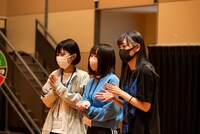 祈るナオ・オブ・ナオチーム。