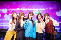 “五つ子”になったももいろクローバーZと森口博子。(c)BS11