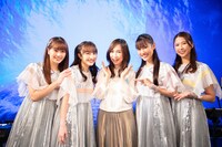 ももいろクローバーZと森口博子。(c)BS11