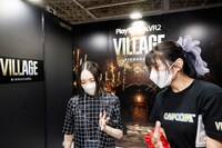 スタッフさんの説明を真剣に聞くのっちさん。