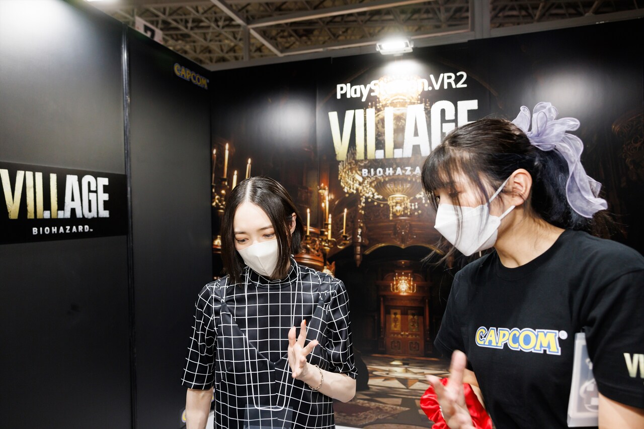 スタッフさんの説明を真剣に聞くのっちさん。