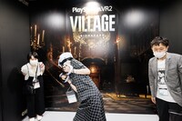 巨大なドミトレスク夫人を見上げるのっちさん。そしてのっちさんが見ているものをモニターで見つめる嵯峨さんと田辺さん。