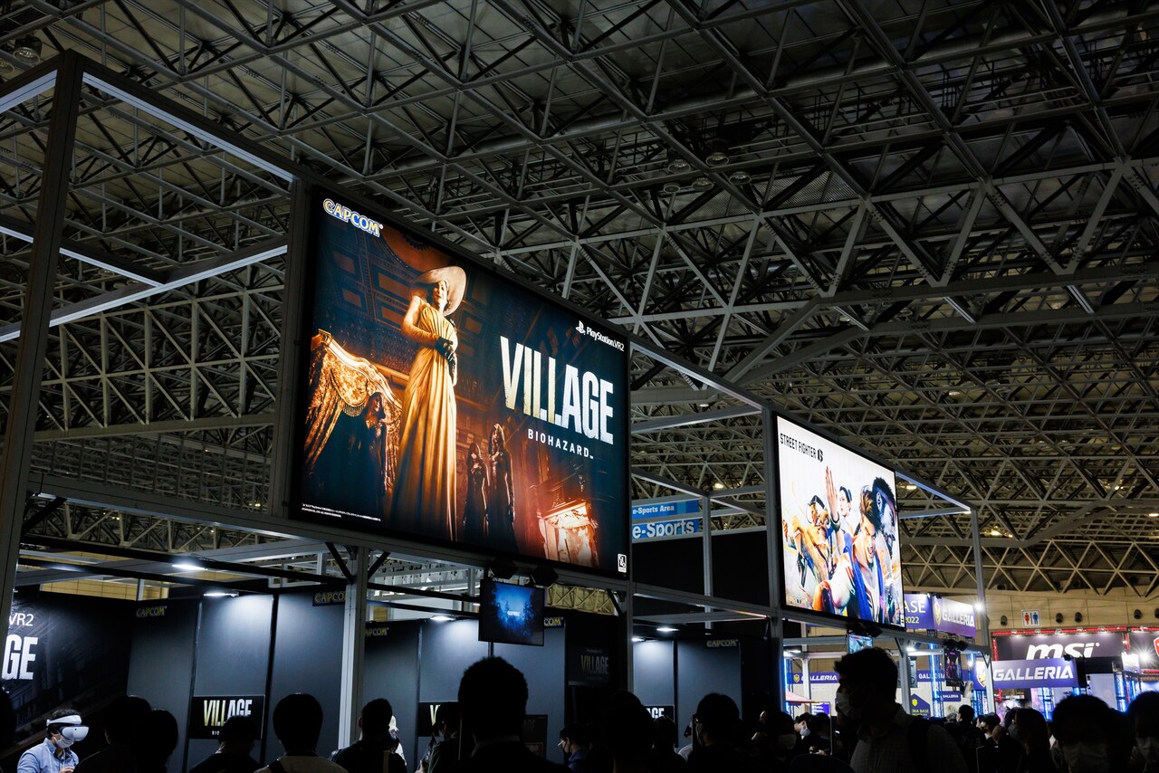 PS VR2での「バイオハザード ヴィレッジ」の試遊コーナー。隣には2023年発売予定の「ストリートファイター6」を試遊できるコーナーも。
