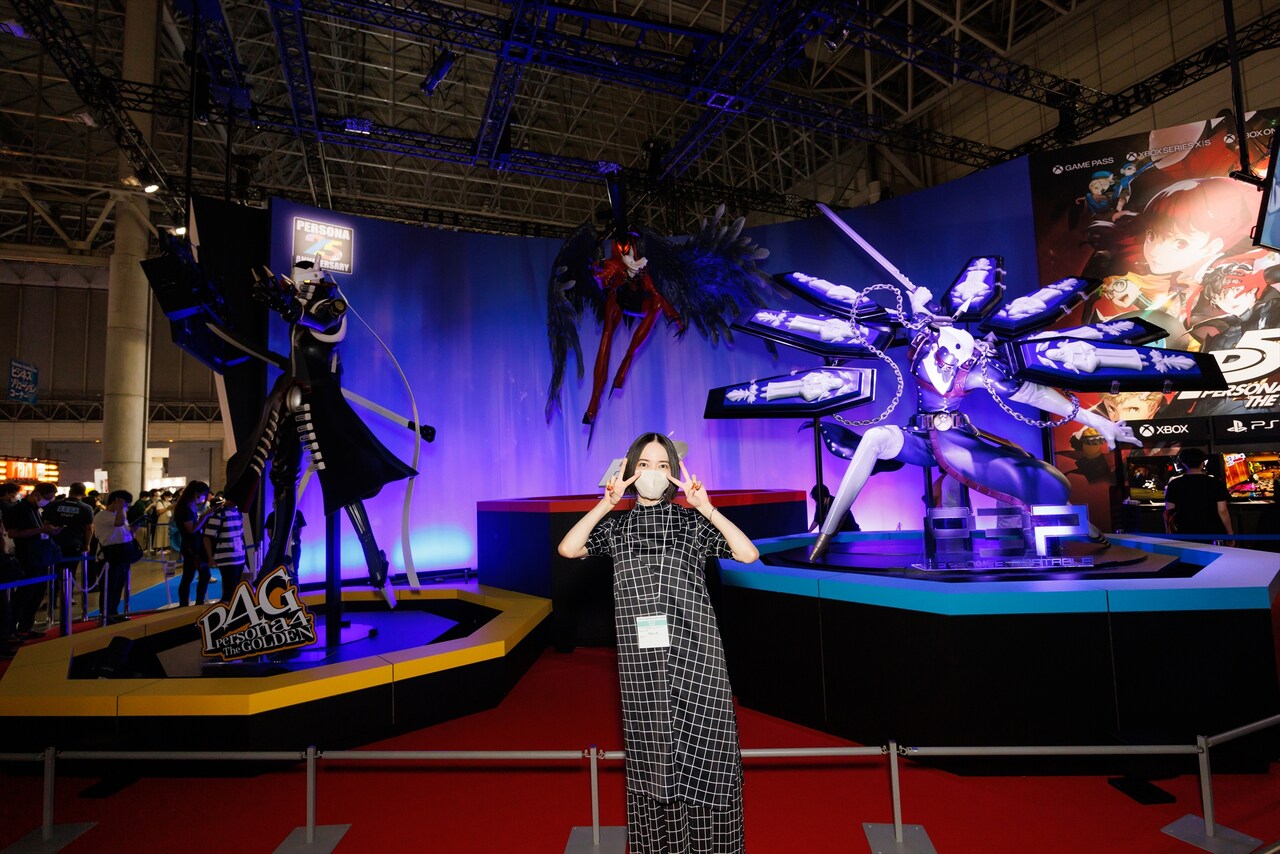 等身大ペルソナの立像。左からP4のイザナギ、P5のアルセーヌ、P3のタナトス。