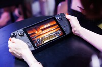 のっちさんがプレイしている「Aperture Desk Job」の画面。