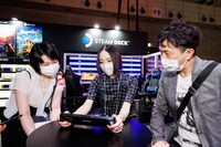 「パワーウォッシュ シミュレーター」で裏庭を掃除するのっちさん。