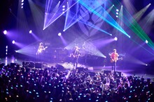 「BUMP OF CHICKEN TOUR 2022 Silver Jubilee」12月12日公演の様子。（Photo by Taku Tatewaki）